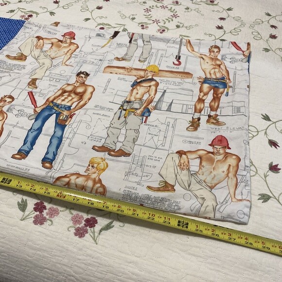 The Construction Worker fabric pillow case Pin up Alexander Henry standard - Picture 10 of 12